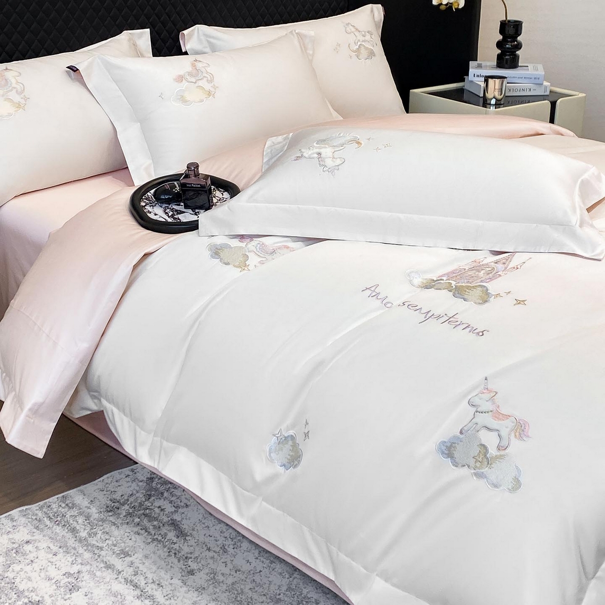 91家纺网 家纺一手货源 找家纺 春夏新品A类长绒棉纯棉四件套100全棉重工刺绣被套床单床笠纯色高端轻奢床上用品 城堡小马-奶白