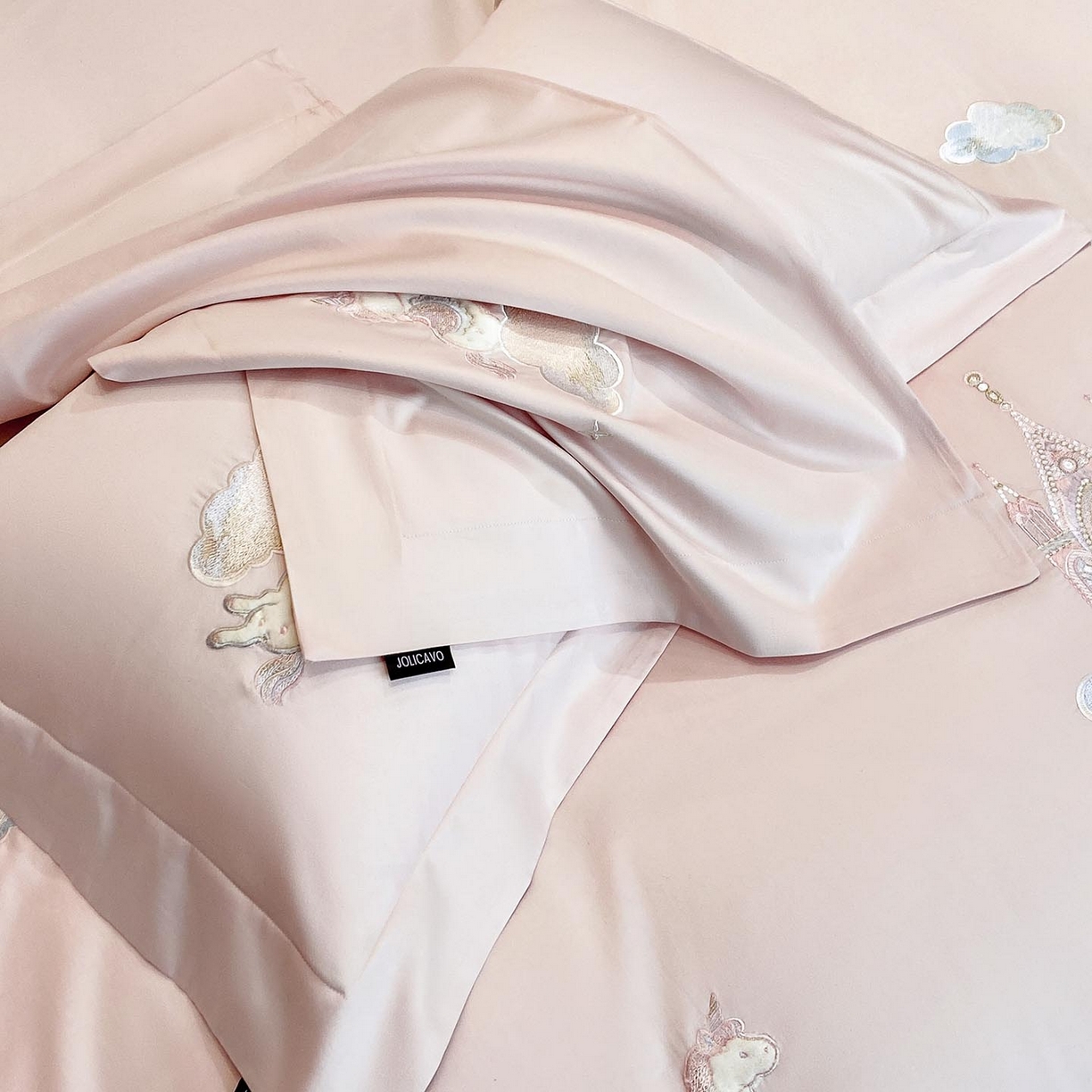 91家纺网 家纺一手货源 找家纺 春夏新品A类长绒棉纯棉四件套100全棉重工刺绣被套床单床笠纯色高端轻奢床上用品 城堡小马-颜粉