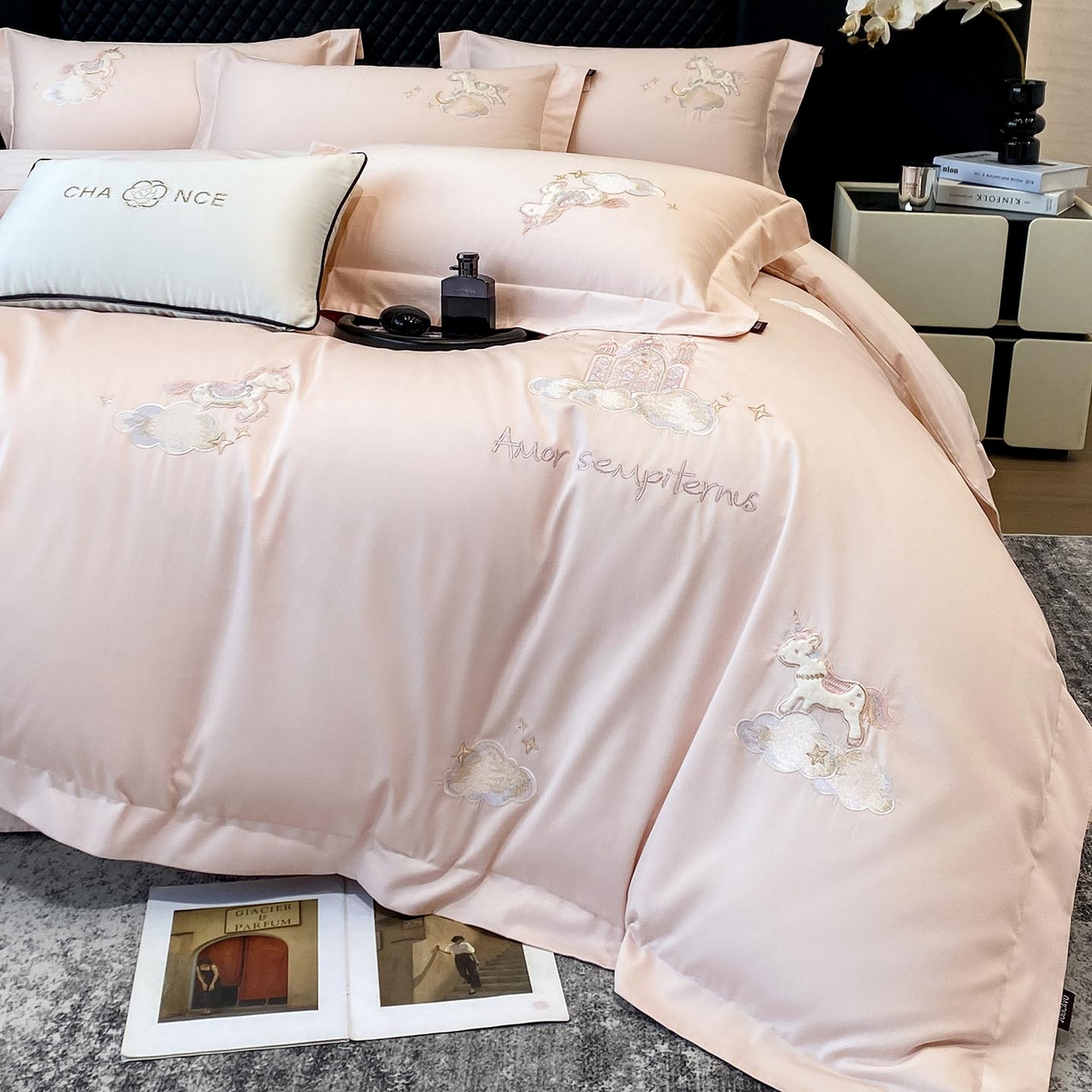 91家纺网 家纺一手货源 找家纺 春夏新品A类长绒棉纯棉四件套100全棉重工刺绣被套床单床笠纯色高端轻奢床上用品 城堡小马-颜粉