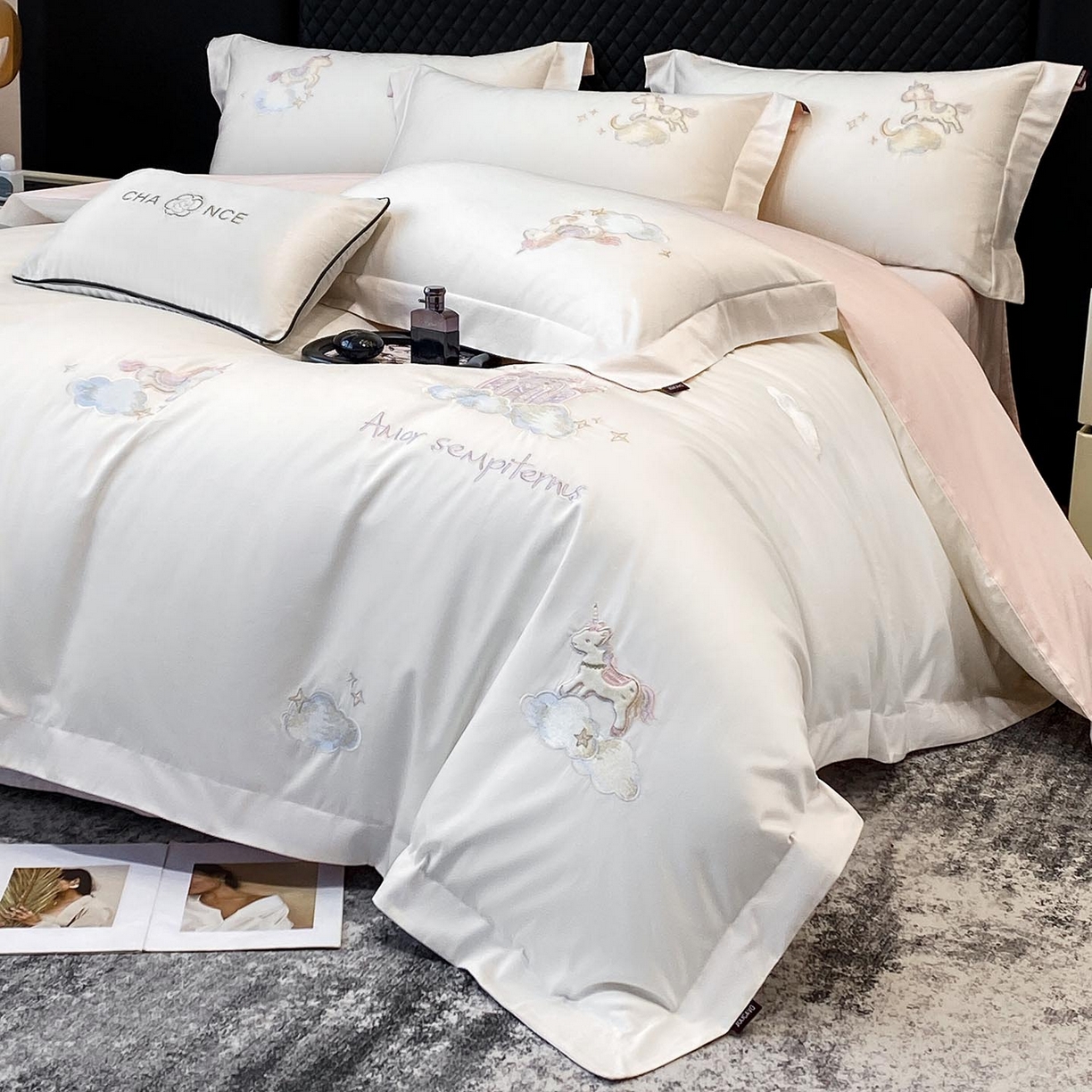 91家纺网 家纺一手货源 找家纺 春夏新品A类长绒棉纯棉四件套100全棉重工刺绣被套床单床笠纯色高端轻奢床上用品 城堡小马-奶白