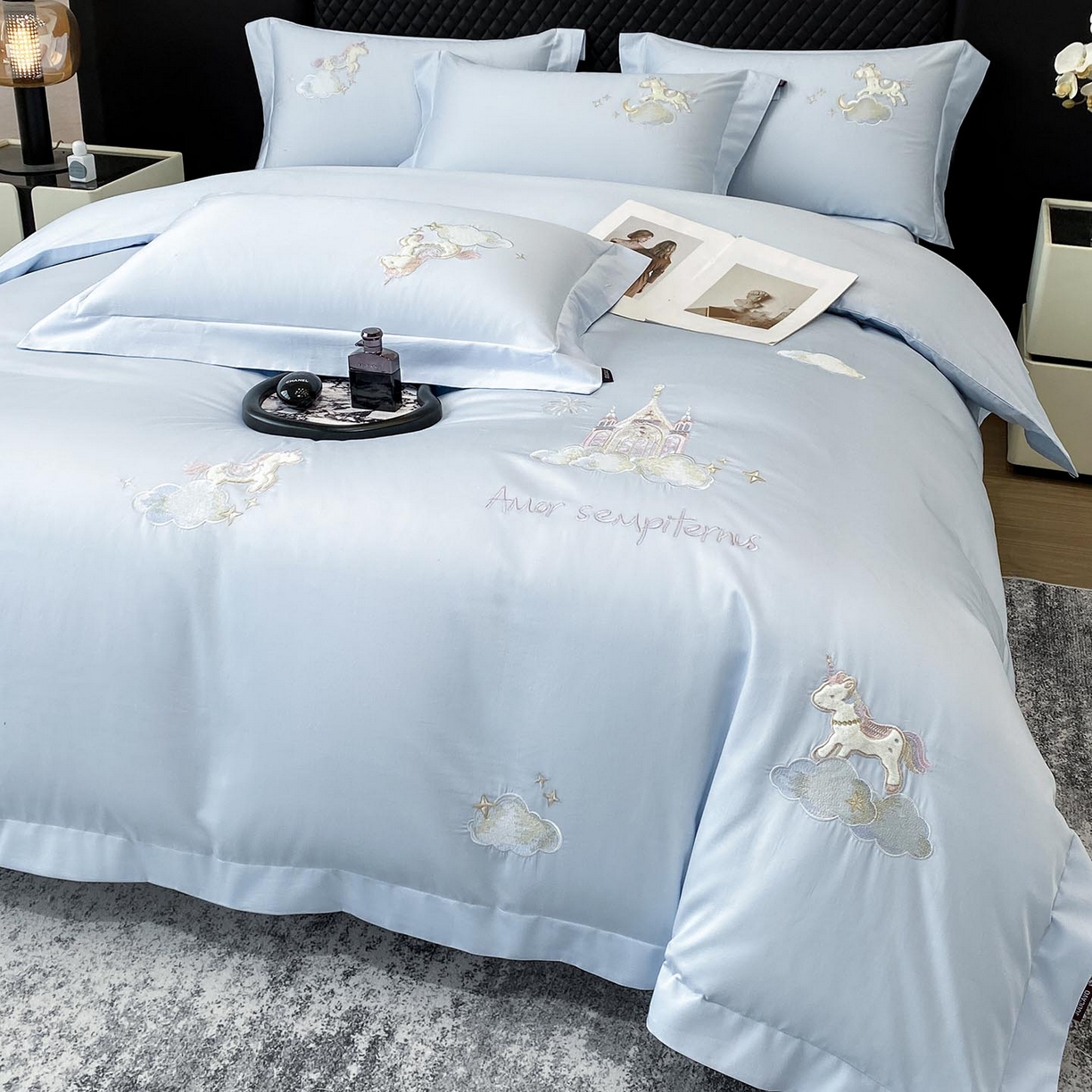 91家纺网 家纺一手货源 找家纺 春夏新品A类长绒棉纯棉四件套100全棉重工刺绣被套床单床笠纯色高端轻奢床上用品 城堡小马-慕蓝