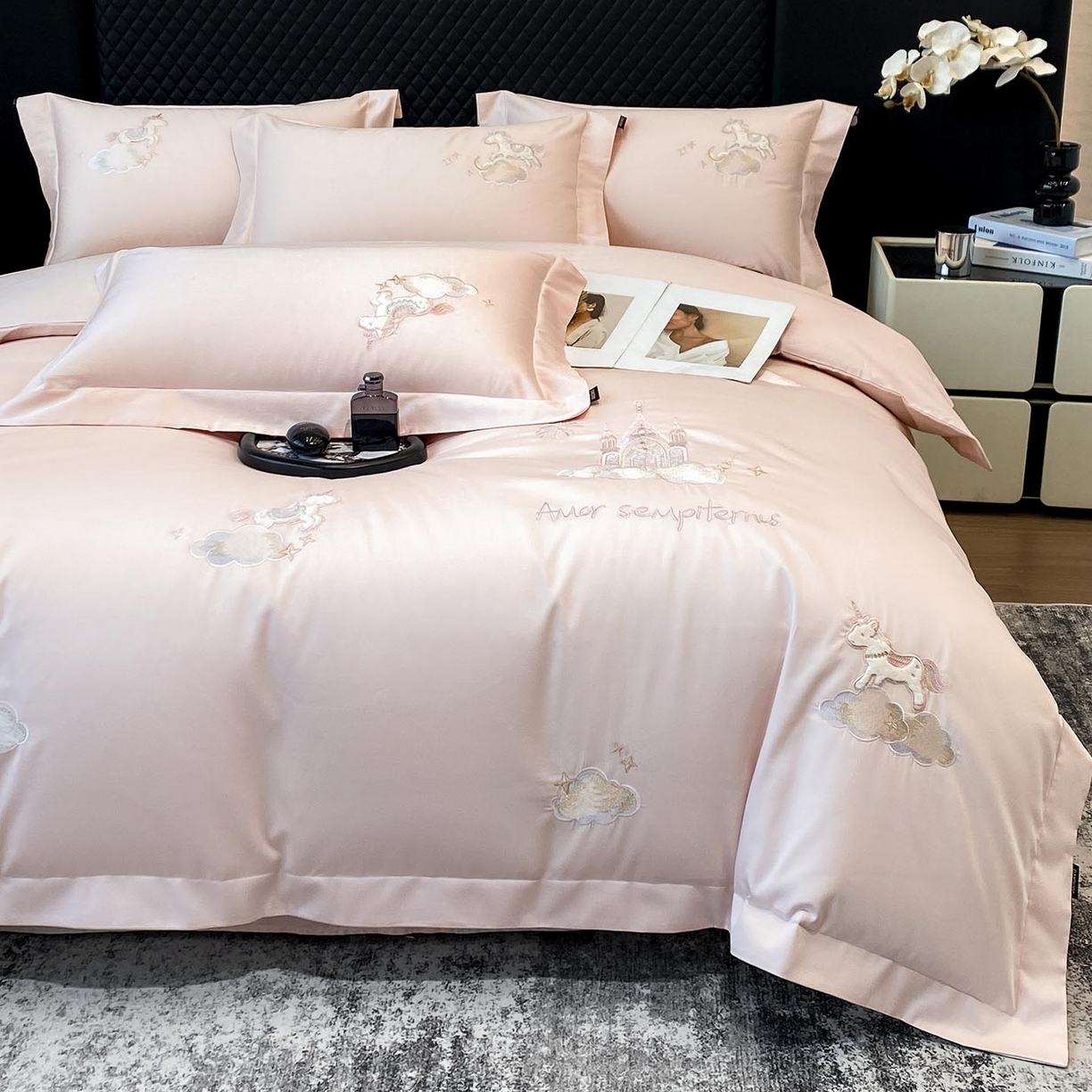 91家纺网 家纺一手货源 找家纺 春夏新品A类长绒棉纯棉四件套100全棉重工刺绣被套床单床笠纯色高端轻奢床上用品 城堡小马-颜粉