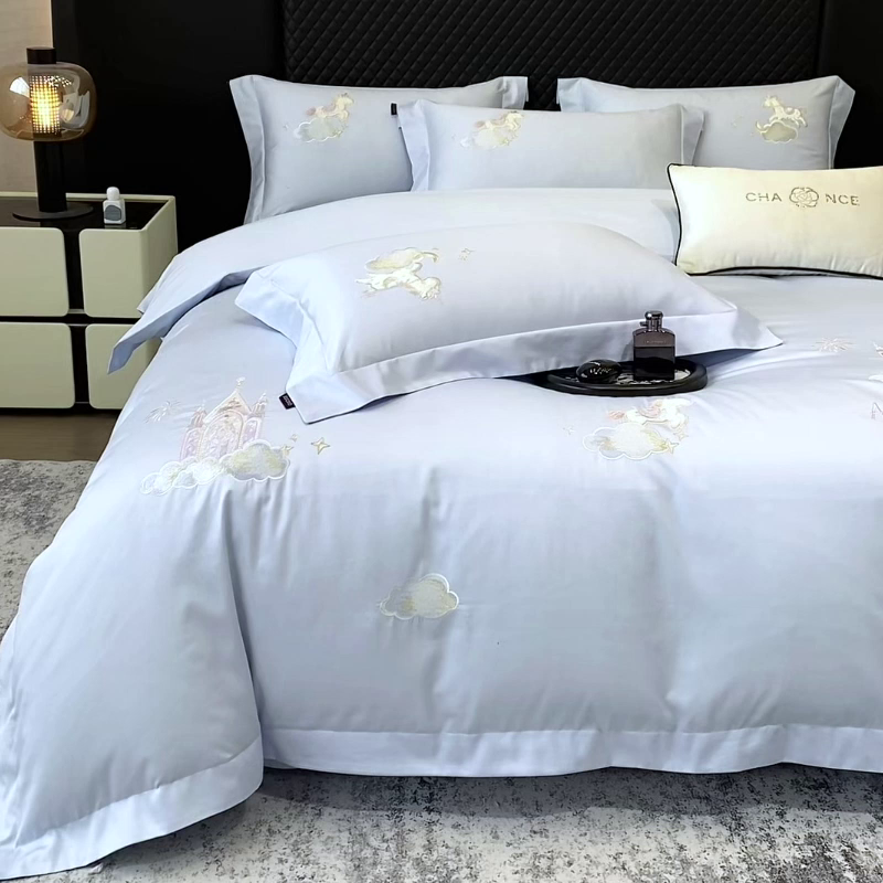 91家纺网 家纺一手货源 找家纺 春夏新品A类长绒棉纯棉四件套100全棉重工刺绣被套床单床笠纯色高端轻奢床上用品 城堡小马-慕蓝