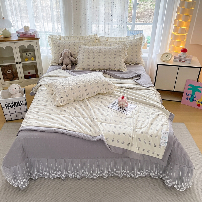 91家纺网 家纺一手货源 找家纺 艺慕家纺 2026新款直播热款古法仿棉AB版水洗棉印花双层蕾丝花边夏被床盖四件套 AB版-斑马乐园