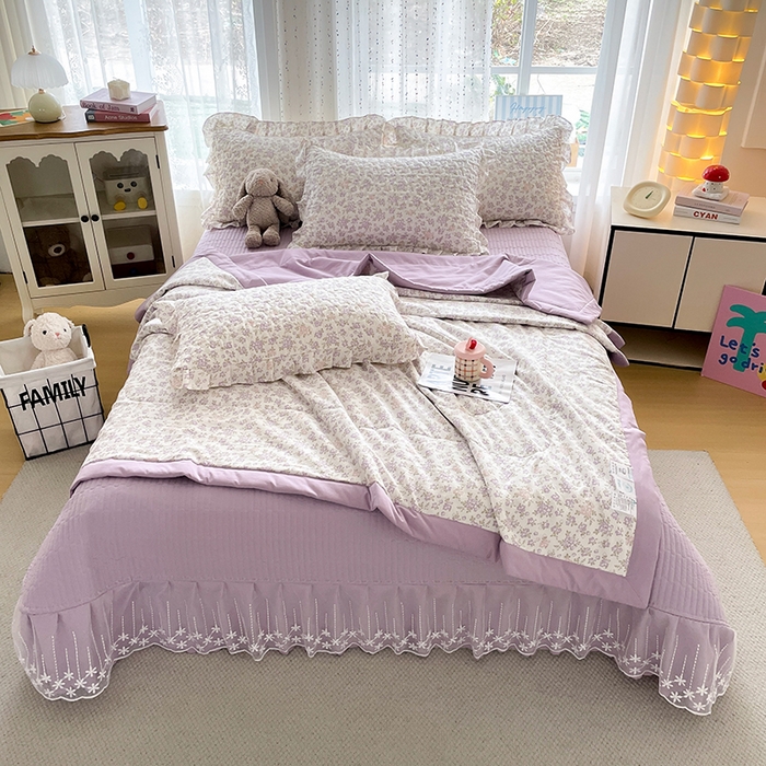 91家纺网 家纺一手货源 找家纺 艺慕家纺 2026新款直播热款古法仿棉AB版水洗棉印花双层蕾丝花边夏被床盖四件套 AB版-丁香花