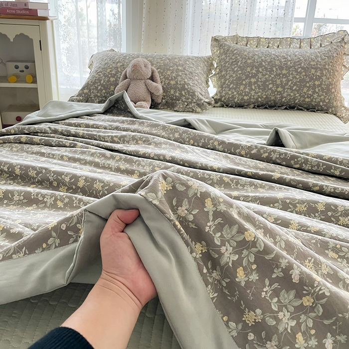91家纺网 家纺一手货源 找家纺 艺慕家纺 2026新款直播热款古法仿棉AB版水洗棉印花双层蕾丝花边夏被床盖四件套 AB版-金盏花语