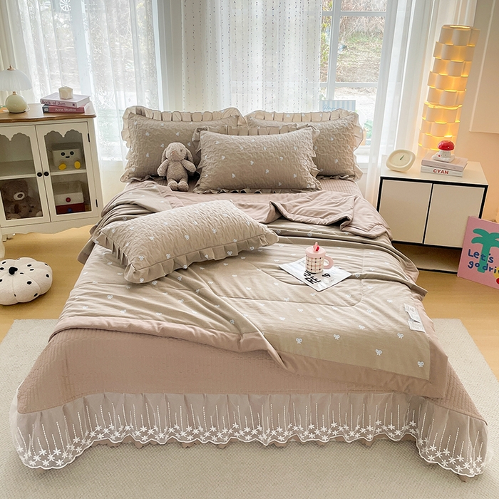 91家纺网 家纺一手货源 找家纺 艺慕家纺 2026新款直播热款古法仿棉AB版水洗棉印花双层蕾丝花边夏被床盖四件套 AB版-咖色蝴蝶结