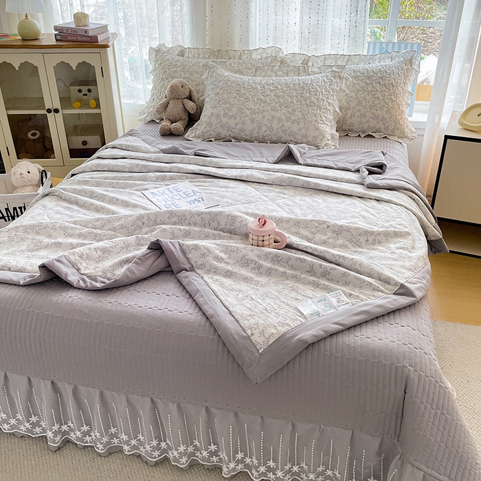 91家纺网 家纺一手货源 找家纺 艺慕家纺 2026新款直播热款古法仿棉AB版水洗棉印花双层蕾丝花边夏被床盖四件套 AB版-素影
