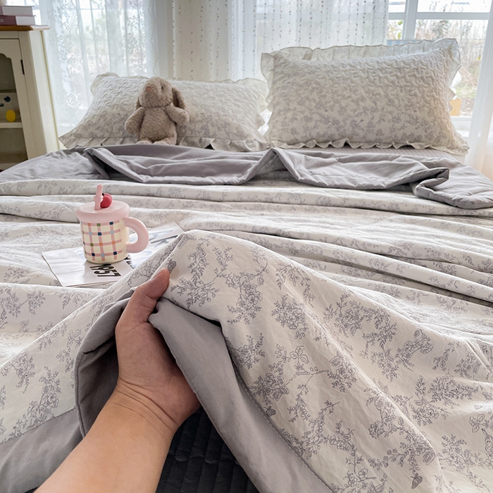 91家纺网 家纺一手货源 找家纺 艺慕家纺 2026新款直播热款古法仿棉AB版水洗棉印花双层蕾丝花边夏被床盖四件套 AB版-素影