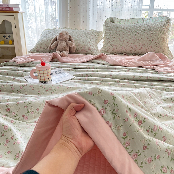 91家纺网 家纺一手货源 找家纺 艺慕家纺 2026新款直播热款古法仿棉AB版水洗棉印花双层蕾丝花边夏被床盖四件套 AB版-雾紫花蔓