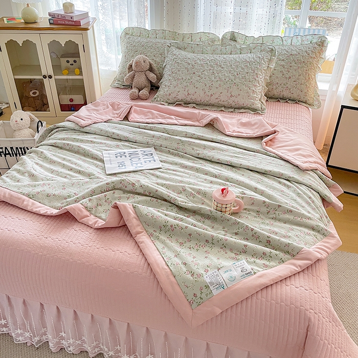 91家纺网 家纺一手货源 找家纺 艺慕家纺 2026新款直播热款古法仿棉AB版水洗棉印花双层蕾丝花边夏被床盖四件套 AB版-雾紫花蔓