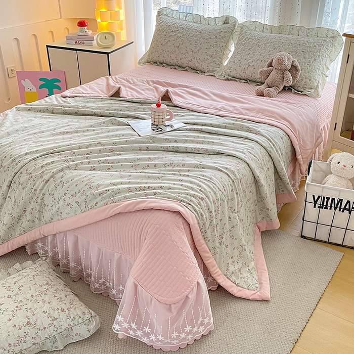 91家纺网 家纺一手货源 找家纺 艺慕家纺 2026新款直播热款古法仿棉AB版水洗棉印花双层蕾丝花边夏被床盖四件套 AB版-雾紫花蔓