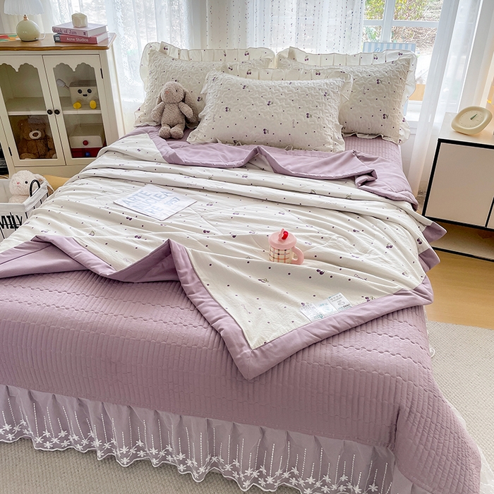 91家纺网 家纺一手货源 找家纺 艺慕家纺 2026新款直播热款古法仿棉AB版水洗棉印花双层蕾丝花边夏被床盖四件套 AB版-紫色樱桃