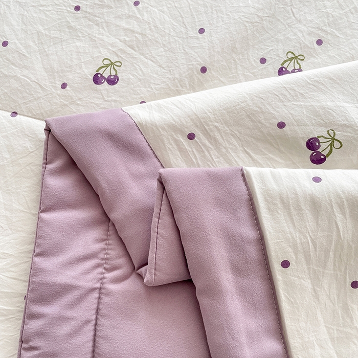 91家纺网 家纺一手货源 找家纺 艺慕家纺 2026新款直播热款古法仿棉AB版水洗棉印花双层蕾丝花边夏被床盖四件套 AB版-紫色樱桃