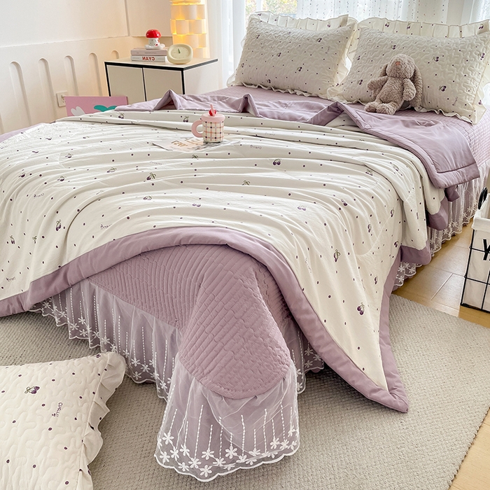 91家纺网 家纺一手货源 找家纺 艺慕家纺 2026新款直播热款古法仿棉AB版水洗棉印花双层蕾丝花边夏被床盖四件套 AB版-紫色樱桃