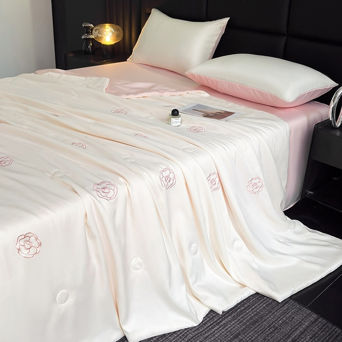 91家纺网 家纺一手货源 找家纺 暖意家纺 2026春夏新款水洗真丝夏被夏凉被空调被四件套 玫瑰花香-米粉