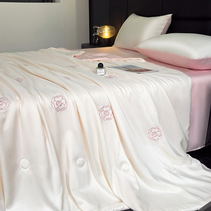 91家纺网 家纺一手货源 找家纺 暖意家纺 2026春夏新款水洗真丝夏被夏凉被空调被四件套 玫瑰花香-米粉