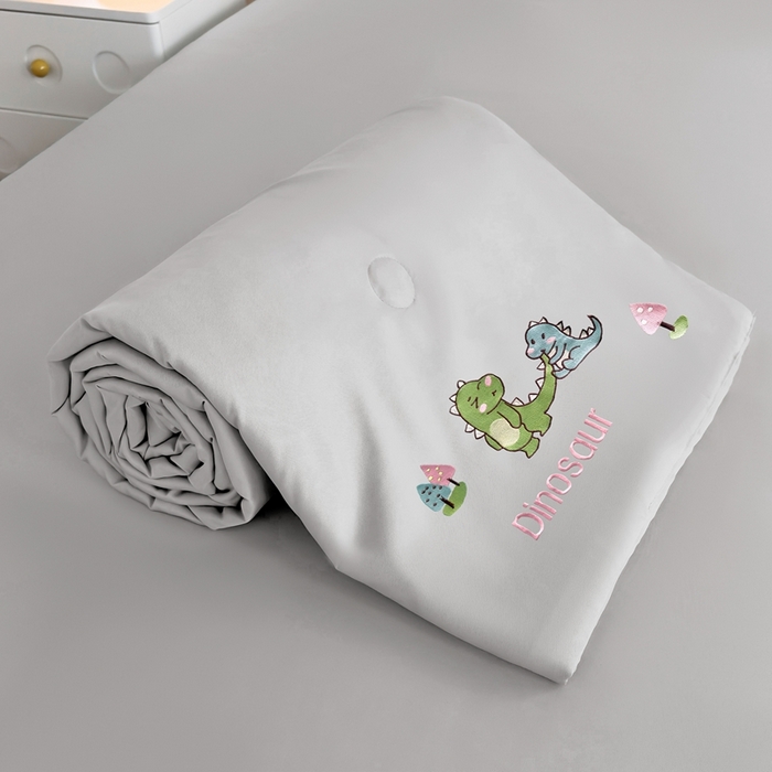 91家纺网 家纺一手货源 找家纺 暖意家纺 2026春夏新款水洗真丝夏被夏凉被空调被四件套 欢乐恐龙-灰