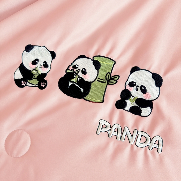 91家纺网 家纺一手货源 找家纺 暖意家纺 2026春夏新款水洗真丝夏被夏凉被空调被四件套 三只熊猫-粉