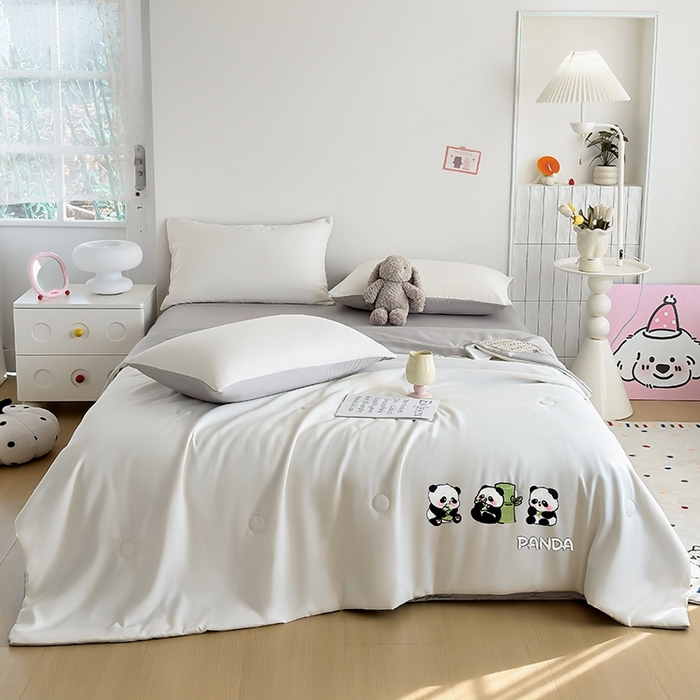 91家纺网 家纺一手货源 找家纺 暖意家纺 2026春夏新款水洗真丝夏被夏凉被空调被四件套 三只熊猫-米