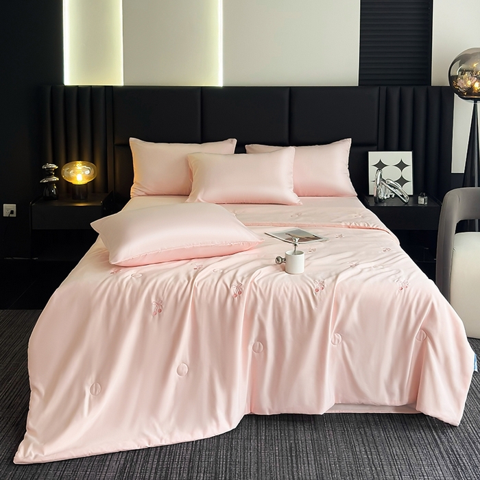 91家纺网 家纺一手货源 找家纺 暖意家纺 2026春夏新款水洗真丝夏被夏凉被空调被四件套 樱桃之恋 粉