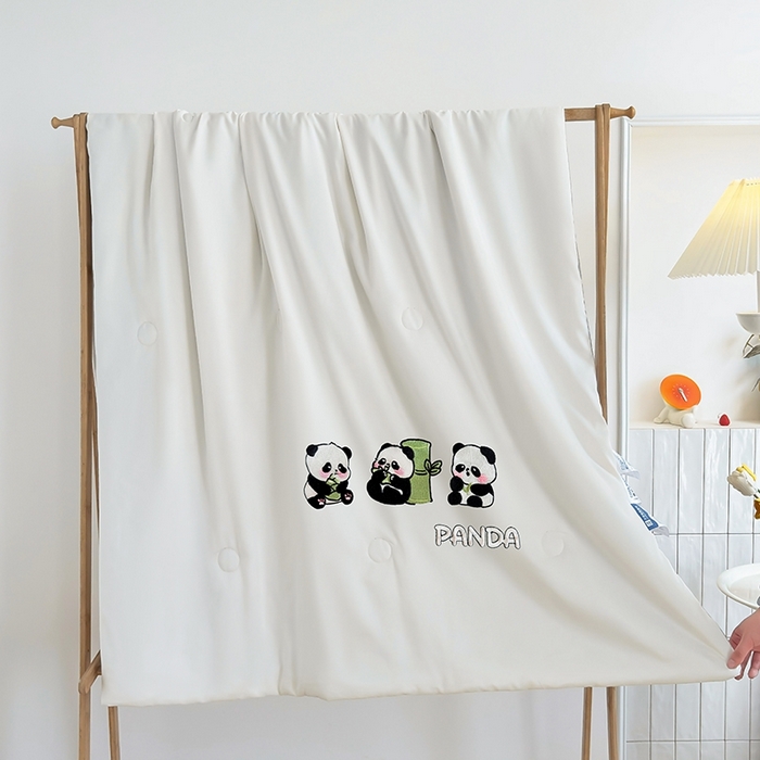 91家纺网 家纺一手货源 找家纺 暖意家纺 2026春夏新款水洗真丝夏被夏凉被空调被四件套 三只熊猫-米