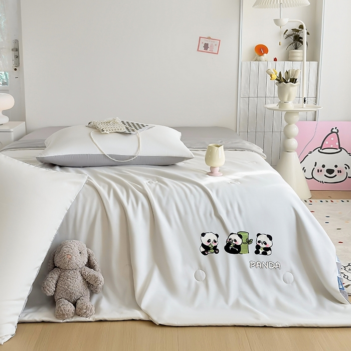 91家纺网 家纺一手货源 找家纺 暖意家纺 2026春夏新款水洗真丝夏被夏凉被空调被四件套 三只熊猫-米
