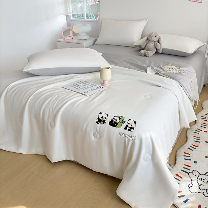 91家纺网 家纺一手货源 找家纺 暖意家纺 2026春夏新款水洗真丝夏被夏凉被空调被四件套 三只熊猫-米