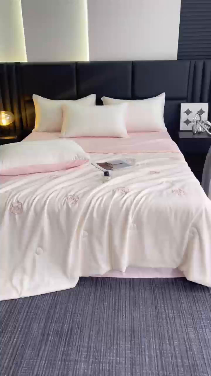 91家纺网 家纺一手货源 找家纺 暖意家纺 2026春夏新款水洗真丝夏被夏凉被空调被四件套 玫瑰花香-米粉