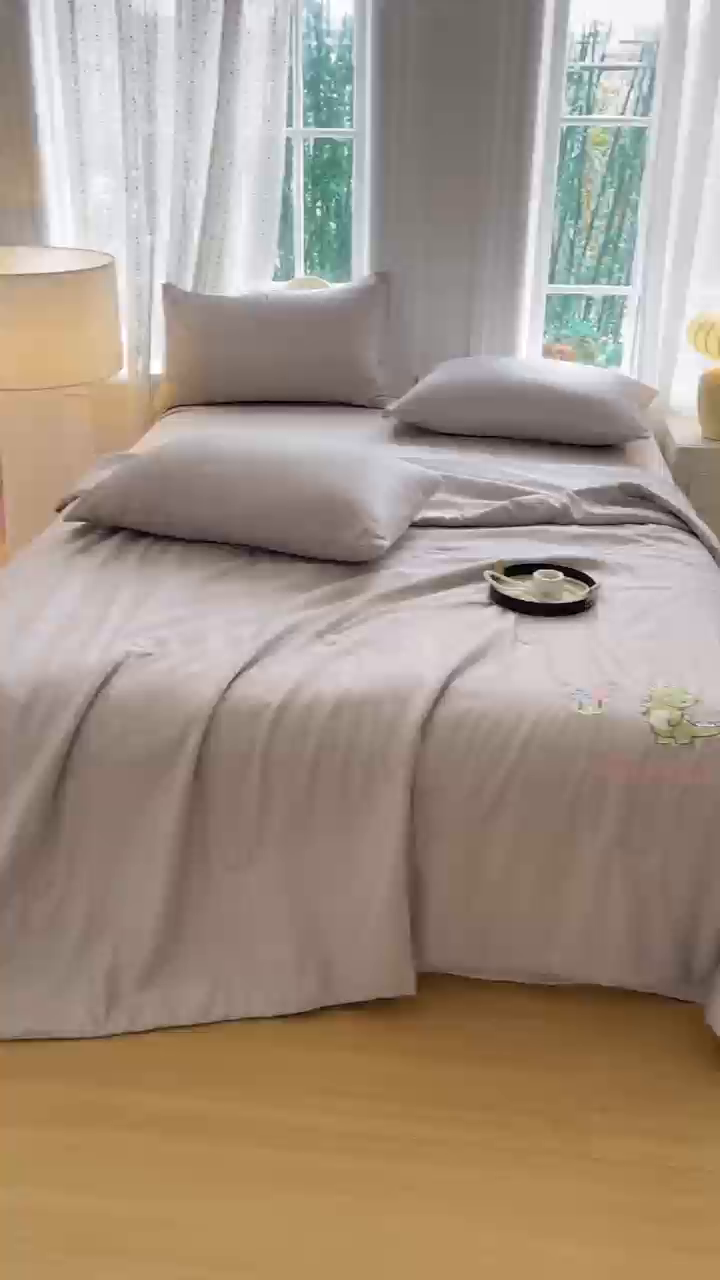 91家纺网 家纺一手货源 找家纺 暖意家纺 2026春夏新款水洗真丝夏被夏凉被空调被四件套 欢乐恐龙-灰