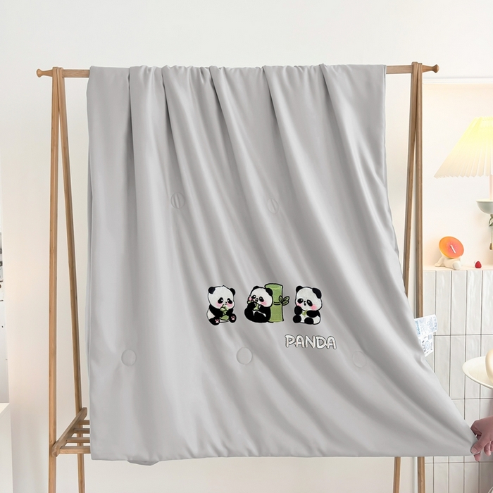 91家纺网 家纺一手货源 找家纺 暖意家纺 2026春夏新款水洗真丝夏被夏凉被空调被四件套 三只熊猫-灰色