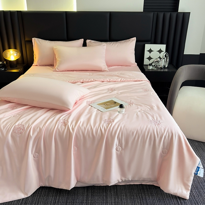 91家纺网 家纺一手货源 找家纺 暖意家纺 2026春夏新款水洗真丝夏被夏凉被空调被四件套 玫瑰花香-粉