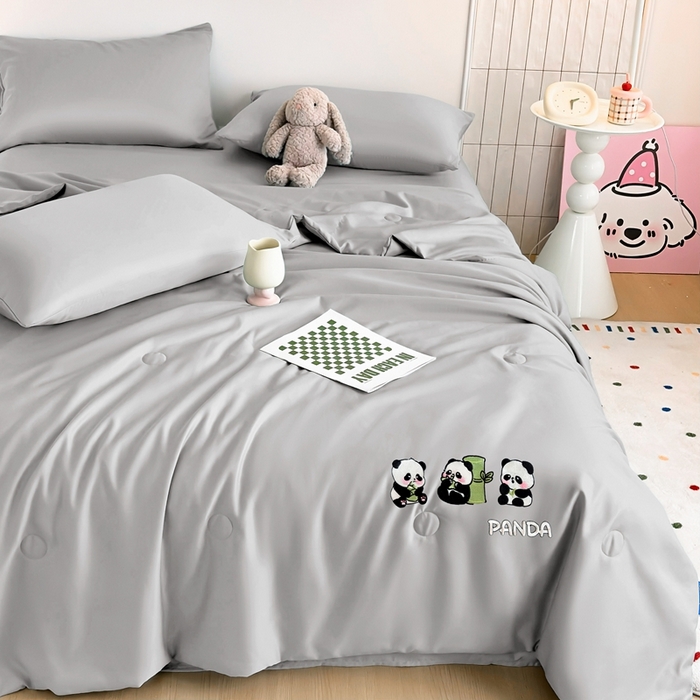 91家纺网 家纺一手货源 找家纺 暖意家纺 2026春夏新款水洗真丝夏被夏凉被空调被四件套 三只熊猫-灰色