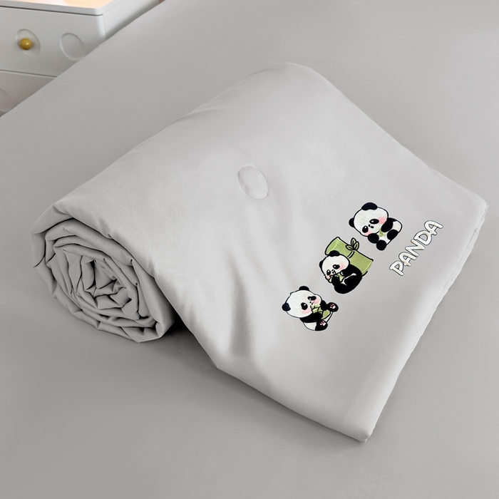 91家纺网 家纺一手货源 找家纺 暖意家纺 2026春夏新款水洗真丝夏被夏凉被空调被四件套 三只熊猫-灰色