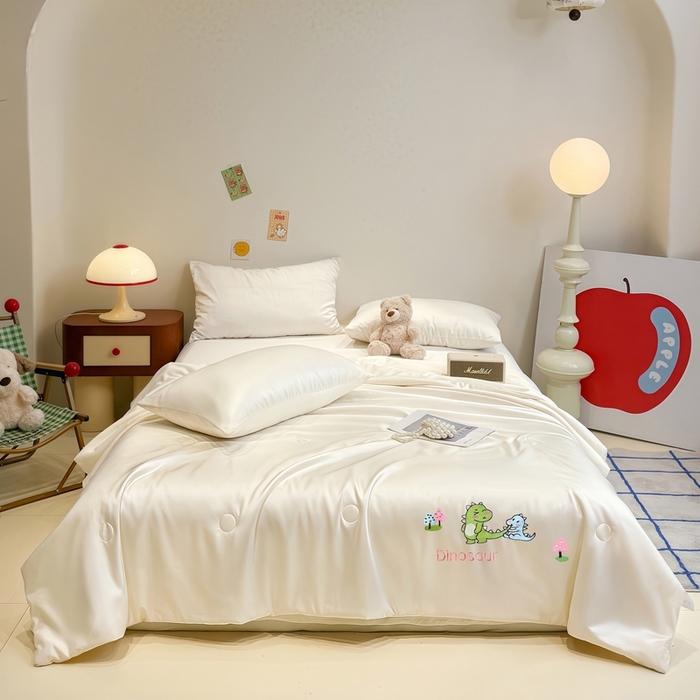 91家纺网 家纺一手货源 找家纺 暖意家纺 2026春夏新款水洗真丝夏被夏凉被空调被四件套 恐龙乐园-米