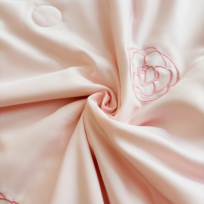 91家纺网 家纺一手货源 找家纺 暖意家纺 2026春夏新款水洗真丝夏被夏凉被空调被四件套 玫瑰花香-粉