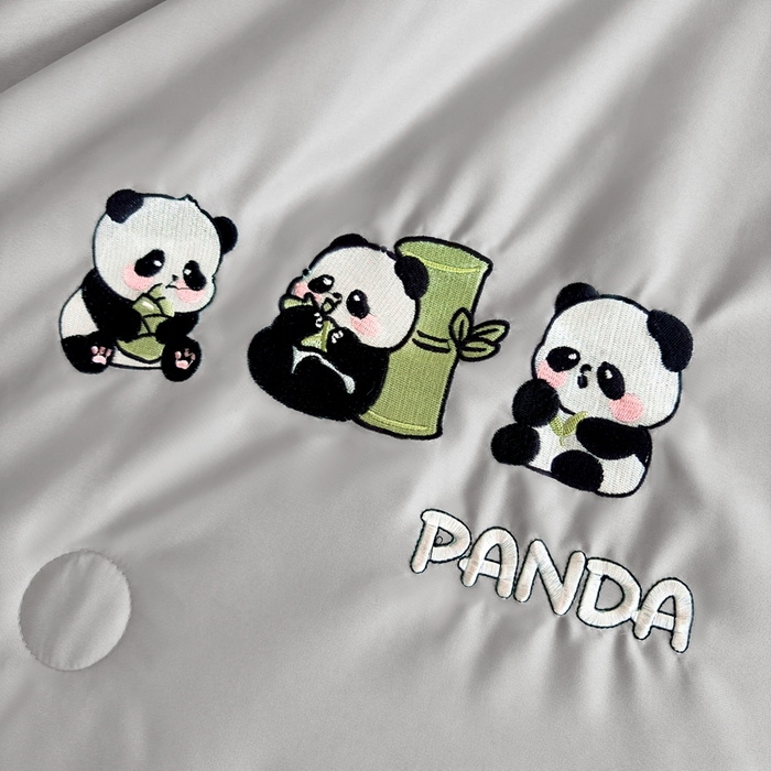 91家纺网 家纺一手货源 找家纺 暖意家纺 2026春夏新款水洗真丝夏被夏凉被空调被四件套 三只熊猫-灰色