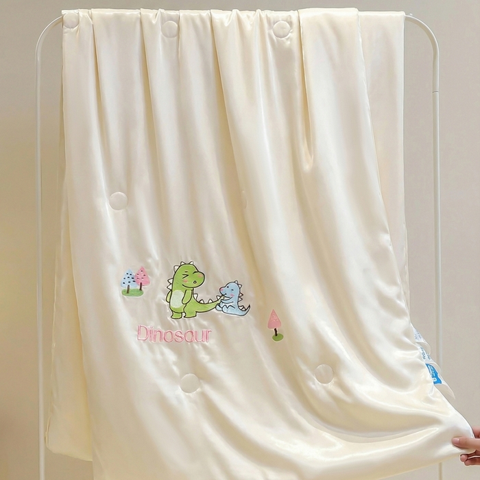 91家纺网 家纺一手货源 找家纺 暖意家纺 2026春夏新款水洗真丝夏被夏凉被空调被四件套 恐龙乐园-米