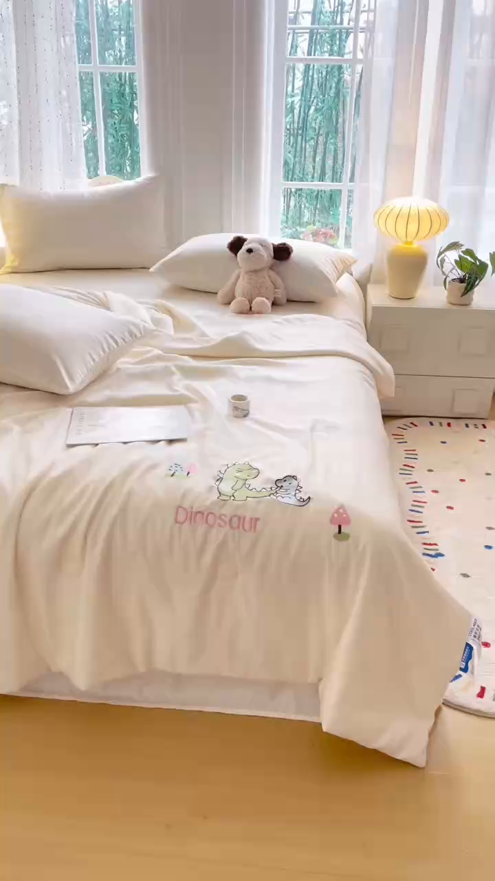 91家纺网 家纺一手货源 找家纺 暖意家纺 2026春夏新款水洗真丝夏被夏凉被空调被四件套 恐龙乐园-米