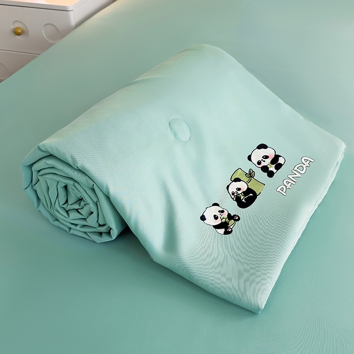 91家纺网 家纺一手货源 找家纺 暖意家纺 2026春夏新款水洗真丝夏被夏凉被空调被四件套 三只熊猫-绿