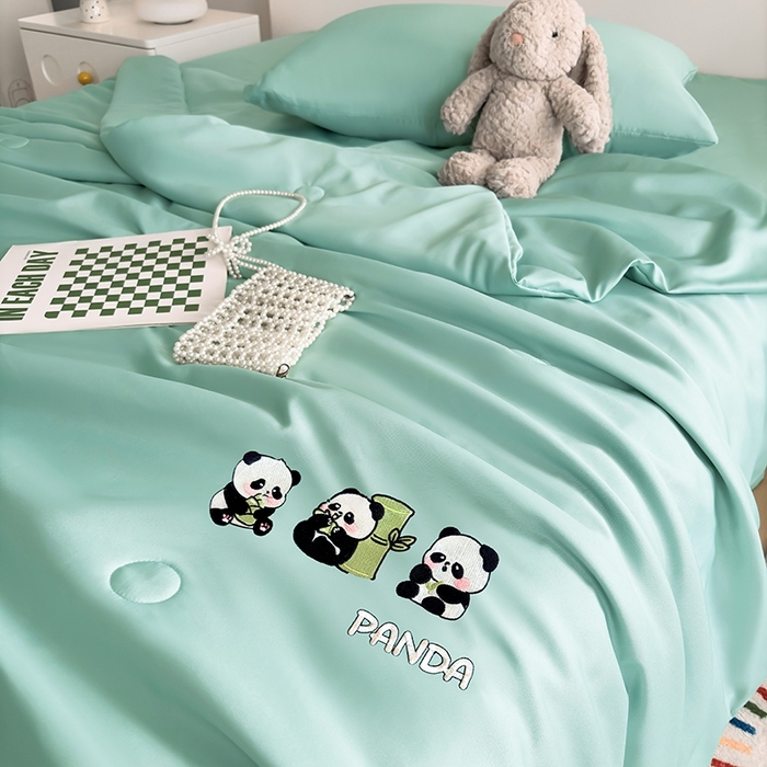 91家纺网 家纺一手货源 找家纺 暖意家纺 2026春夏新款水洗真丝夏被夏凉被空调被四件套 三只熊猫-绿