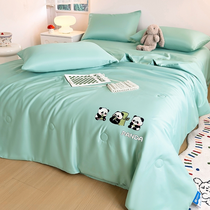 91家纺网 家纺一手货源 找家纺 暖意家纺 2026春夏新款水洗真丝夏被夏凉被空调被四件套 三只熊猫-绿