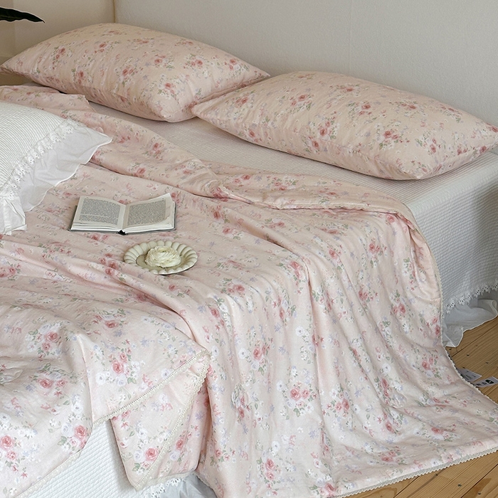 91家纺网 家纺一手货源 找家纺 一加一 2026新款全棉双层纱印花凉感夏被-云纱织梦 花海