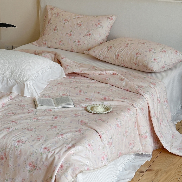 91家纺网 家纺一手货源 找家纺 一加一 2026新款全棉双层纱印花凉感夏被-云纱织梦 花海