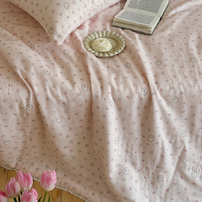 91家纺网 家纺一手货源 找家纺 一加一 2026新款全棉双层纱印花凉感夏被-云纱织梦 秘密花园