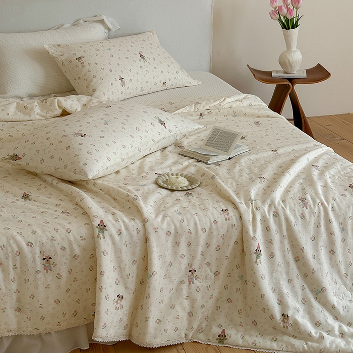 91家纺网 家纺一手货源 找家纺 一加一 2026新款全棉双层纱印花凉感夏被-云纱织梦 无敌掌门狗