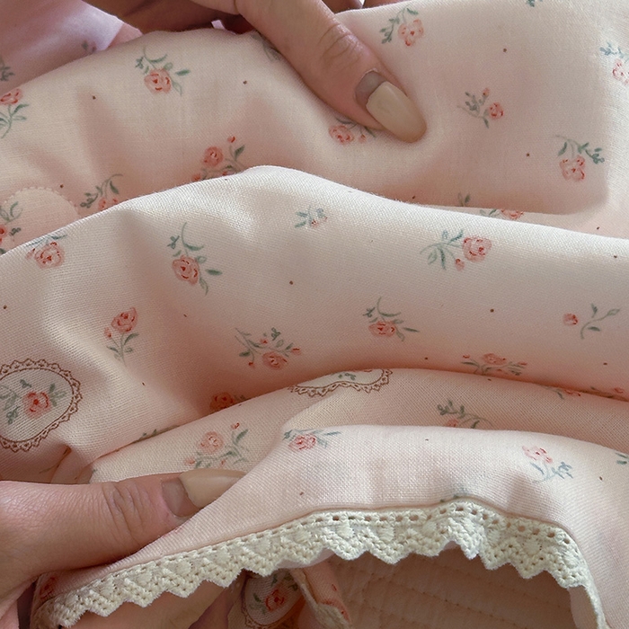 91家纺网 家纺一手货源 找家纺 一加一 2026新款全棉双层纱印花凉感夏被-云纱织梦 秘密花园