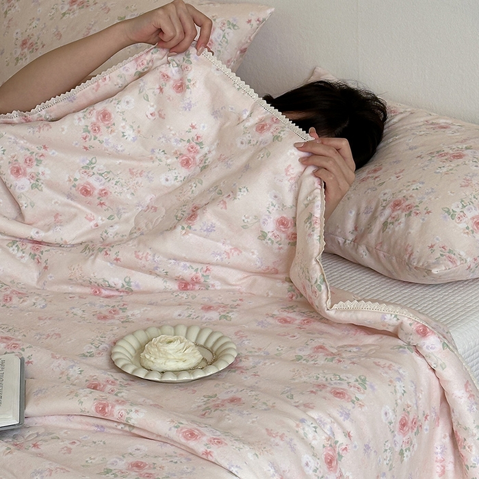 91家纺网 家纺一手货源 找家纺 一加一 2026新款全棉双层纱印花凉感夏被-云纱织梦 花海