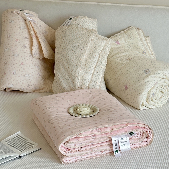 91家纺网 家纺一手货源 找家纺 一加一 2026新款全棉双层纱印花凉感夏被-云纱织梦 组合图