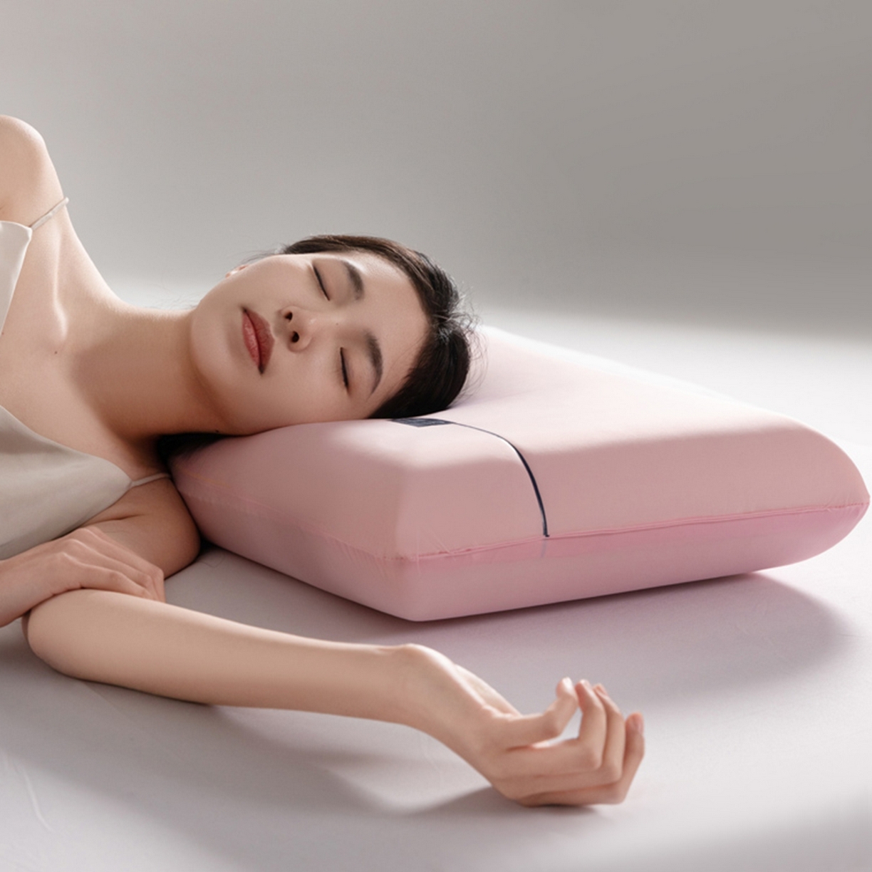 91家纺网 家纺一手货源 找家纺 七夜居 2026新款某朵同款慢回弹深睡太空记忆枕芯面包枕 枕头枕芯记忆枕 粉色